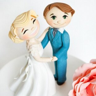 Свадебный торт на 2,5 кг с женихом и невестой