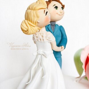 Свадебный торт на 2,5 кг с женихом и невестой